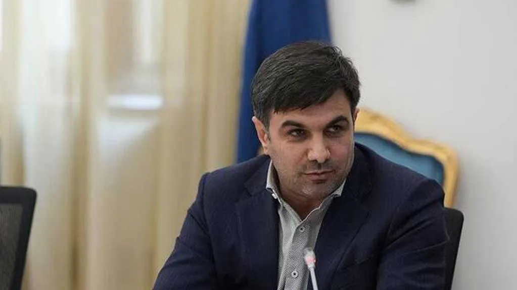 رئیس سازمان فناوری اطلاعات ایران در حال سخنرانی درباره آینده دیجیتال کشور