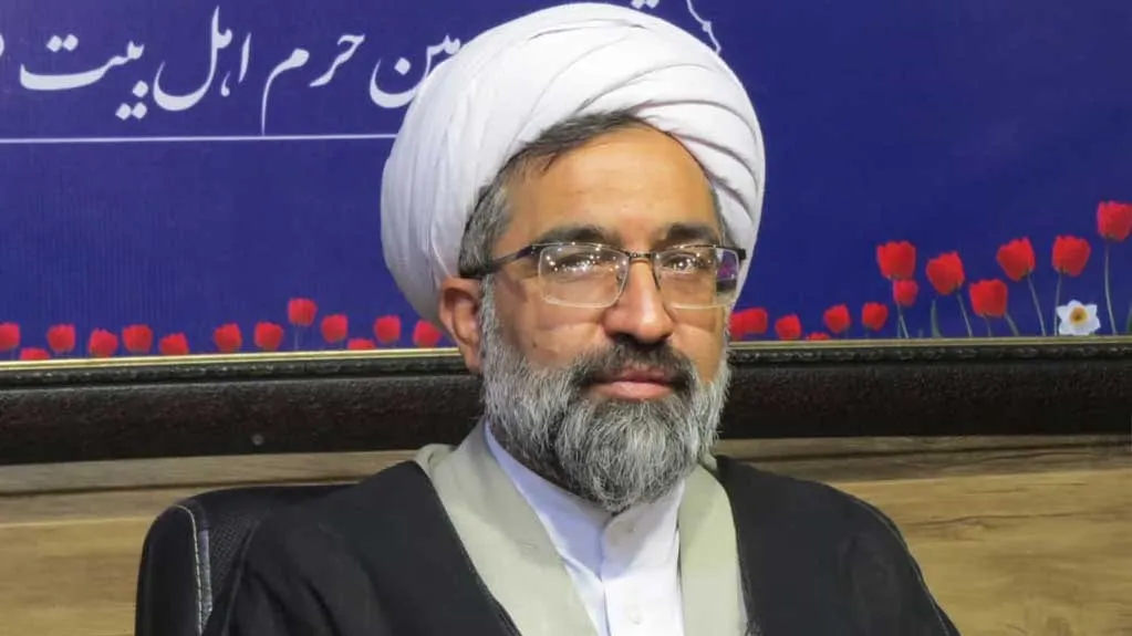 لحظه سوء قصد به امام جمعه کازرون پس از نماز جمعه