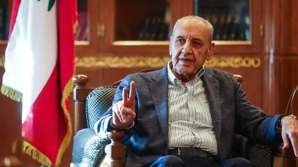 نبیه بری رئیس پارلمان لبنان در حال اعلام موضع درباره مذاکرات آتشبس