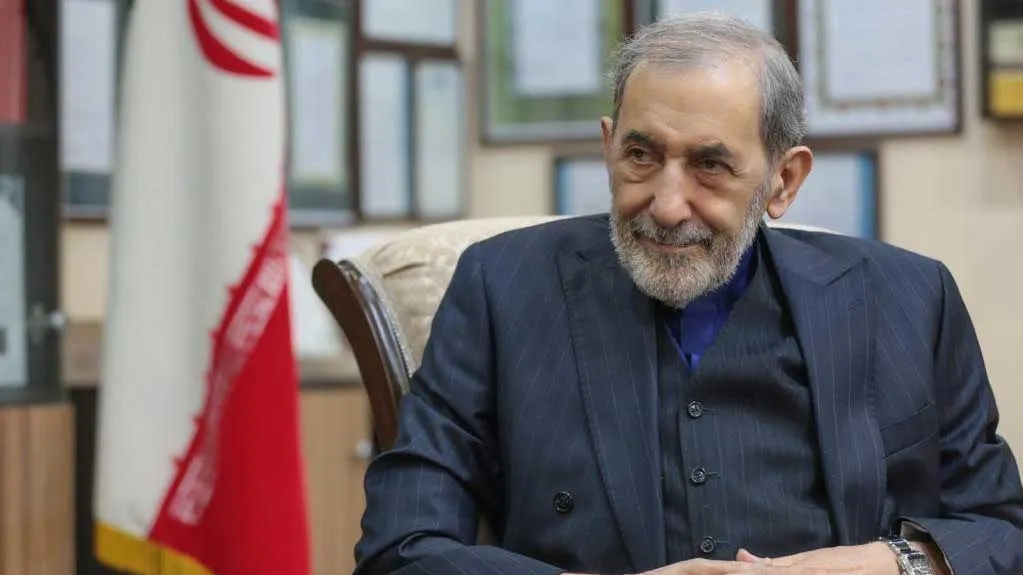 دکتر علی اکبر ولایتی، مشاور امور بینالملل رهبر معظم انقلاب در حال مصاحبه با فایننشال تایمز