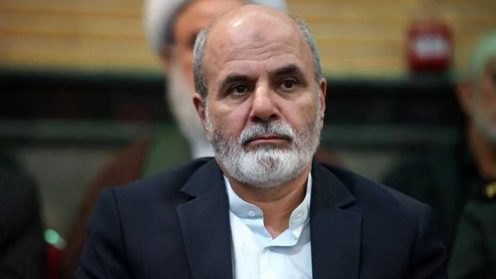 دبیر شورای عالی امنیت ملی در حال سخنرانی در دوره آموزشی جهاد اکبر