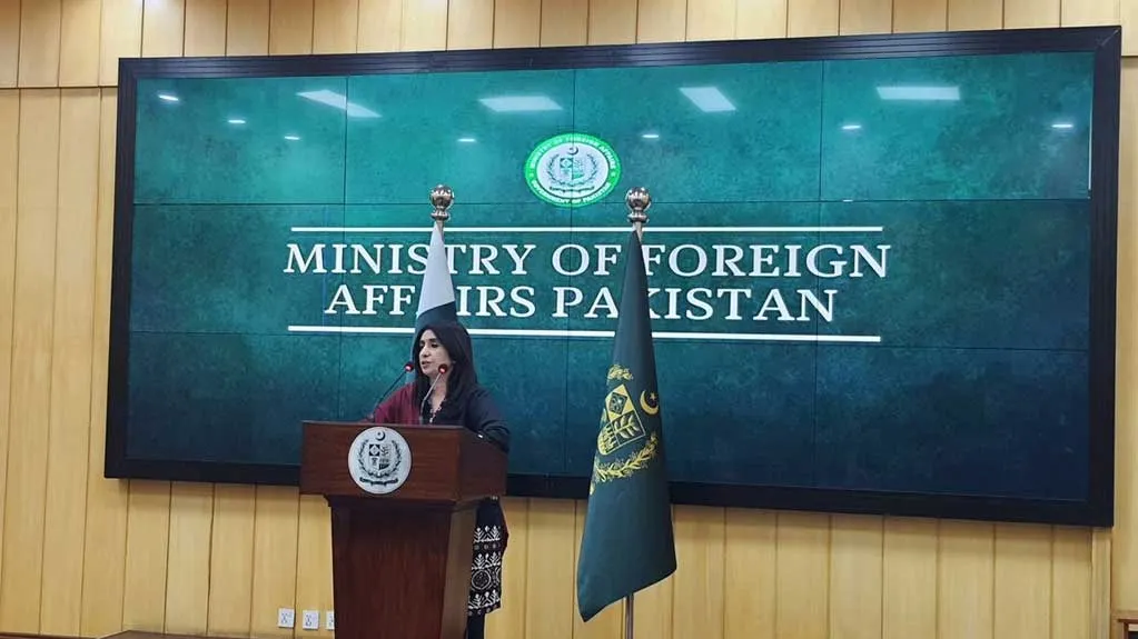 نشست خبری ممتاز زهرا سخنگوی وزارت خارجه پاکستان در اسلامآباد