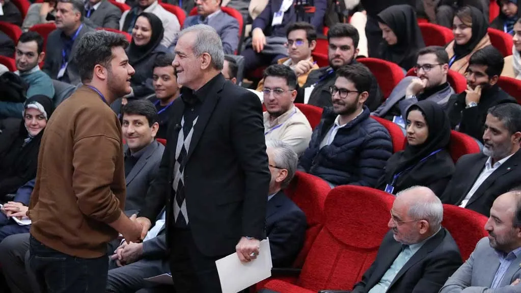 دیدار رئیس جمهور با اساتید دانشگاه صنعتی شریف در روز دانشجو