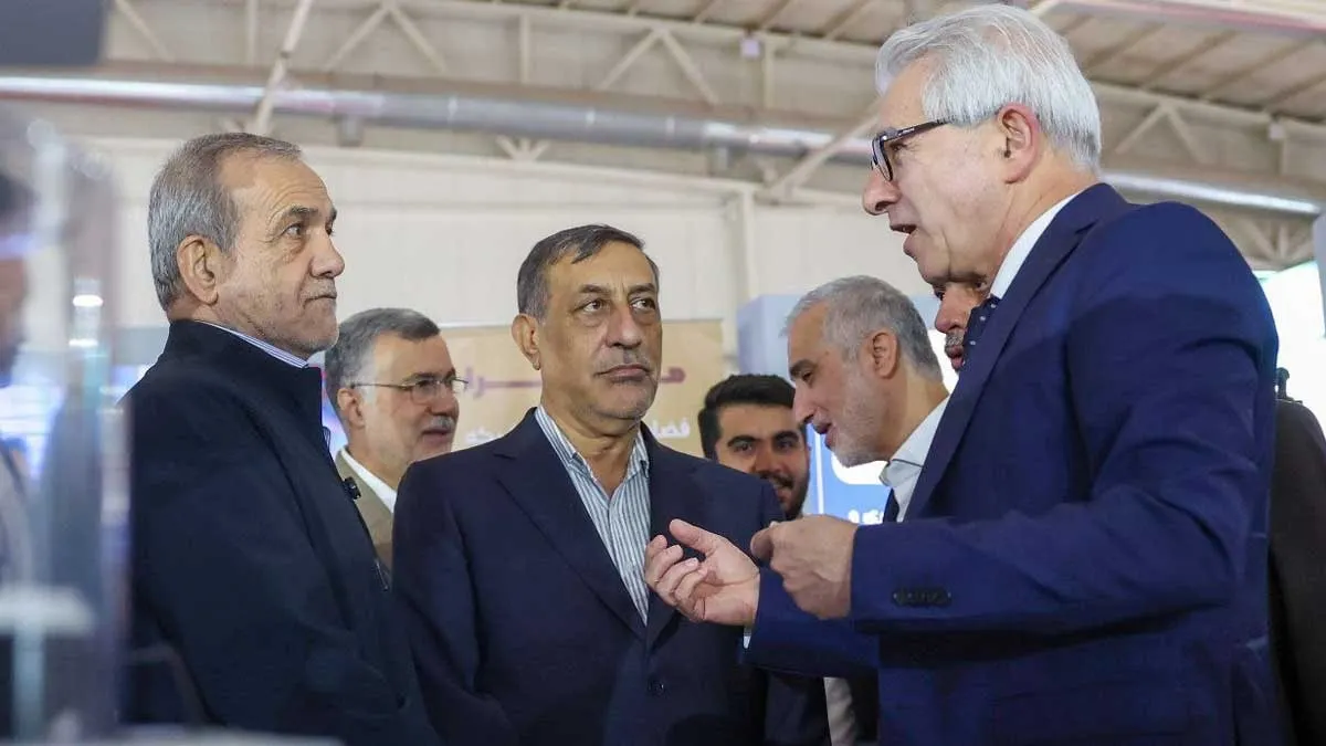 بازدید رئیسجمهور از نمایشگاه تجهیزات پزشکی
