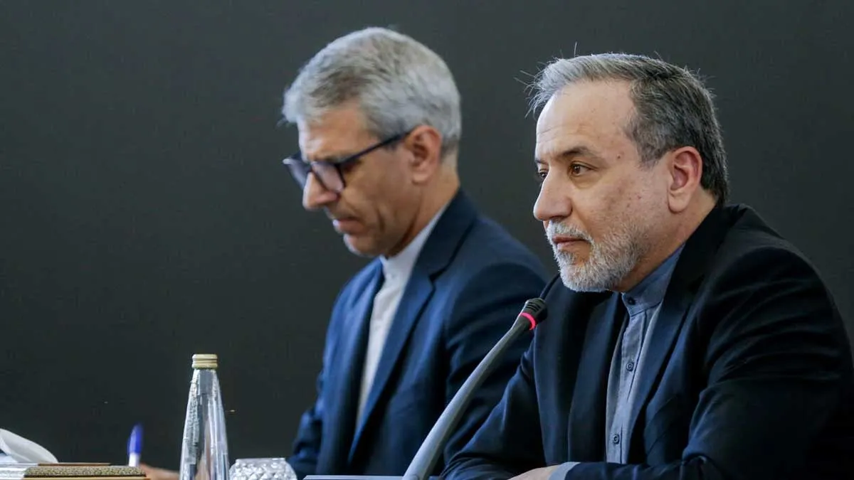 وزیر امور خارجه ایران در حال گفتوگوی دیپلماتیک
