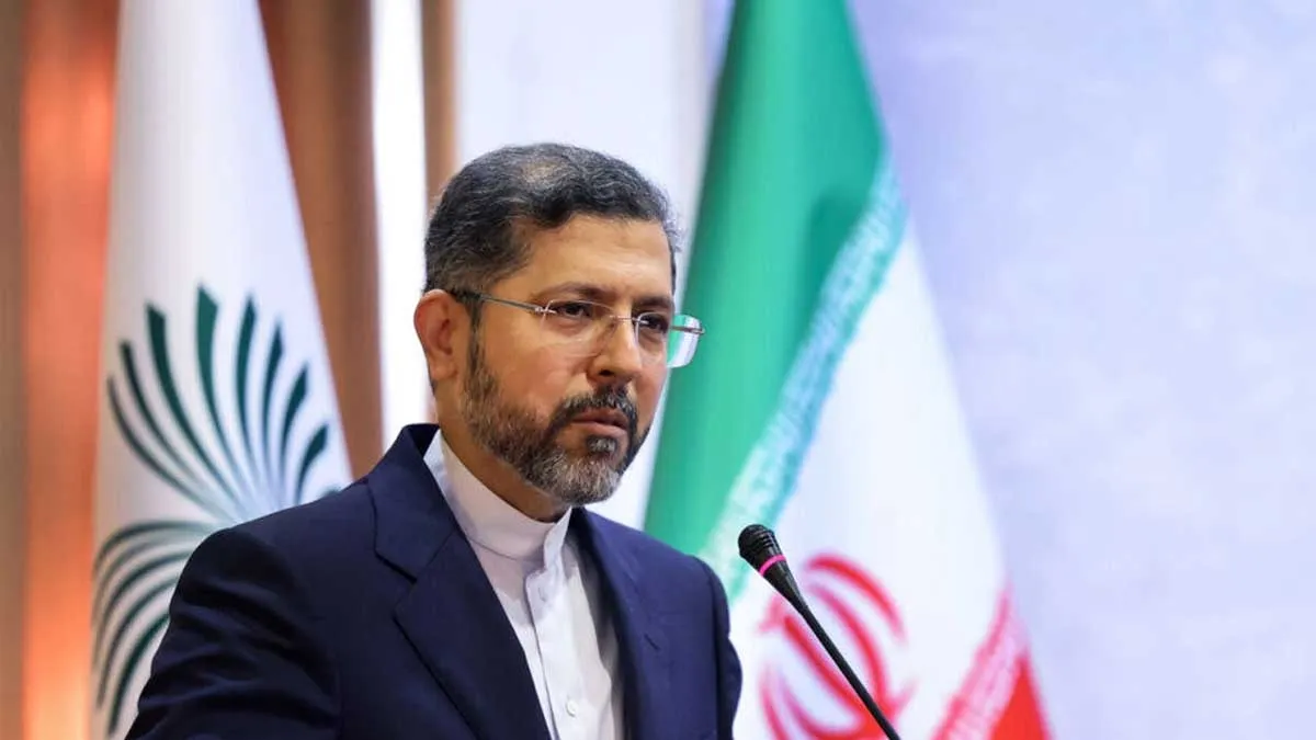 خطیبزاده در حال تشریح استراتژی دیپلماسی ایران در مذاکرات بینالمللی