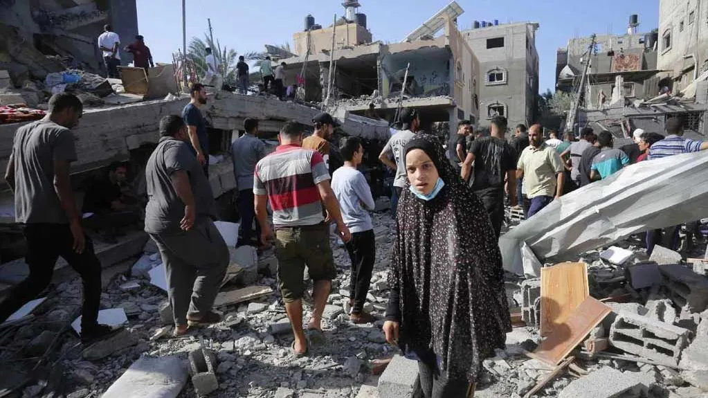 لوچیانو زاکارا، استاد دانشگاه قطر، در حال تحلیل جنگ غزه