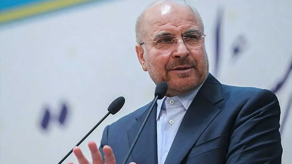 قالیباف در حال سخنرانی در همایش فرماندهان سپاه پاسداران