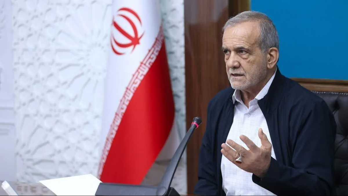 مسعود پزشکیان در حال سخنرانی درباره صلح افغانستان و پاکستان