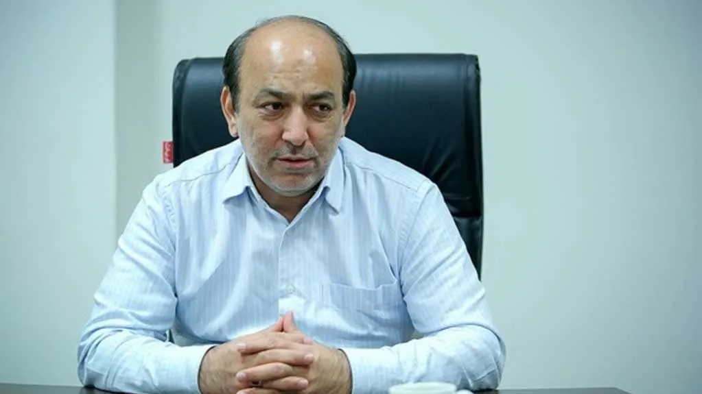 علی شکوریراد در حال تحلیل روابط ایران و آمریکا