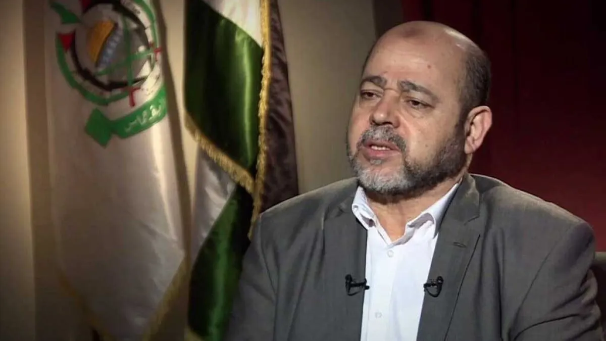 اسامه حمدان رهبر حماس در حال اعلام توافق آتشبس غزه