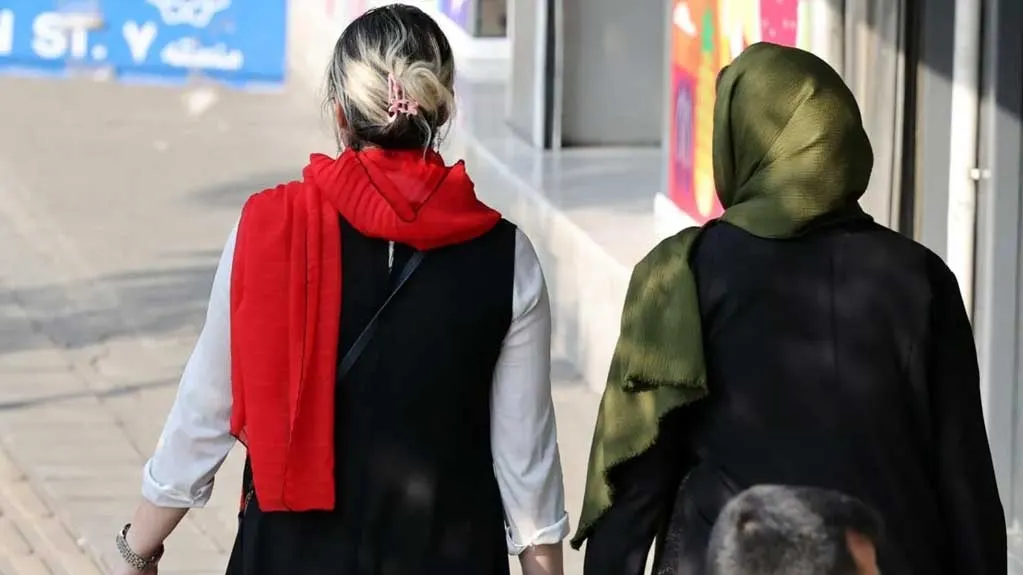 نظارت دیجیتال بر حجاب زنان در ایران با استفاده از پهپاد و اپلیکیشن ناظر