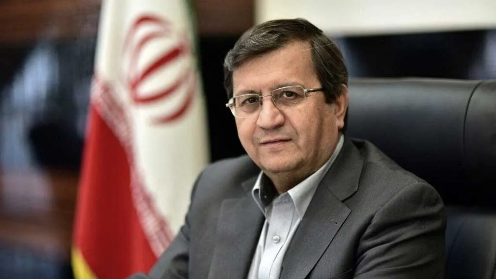 عبدالناصر همتی، وزیر اقتصاد، در حال تشریح برنامههای اقتصادی دولت