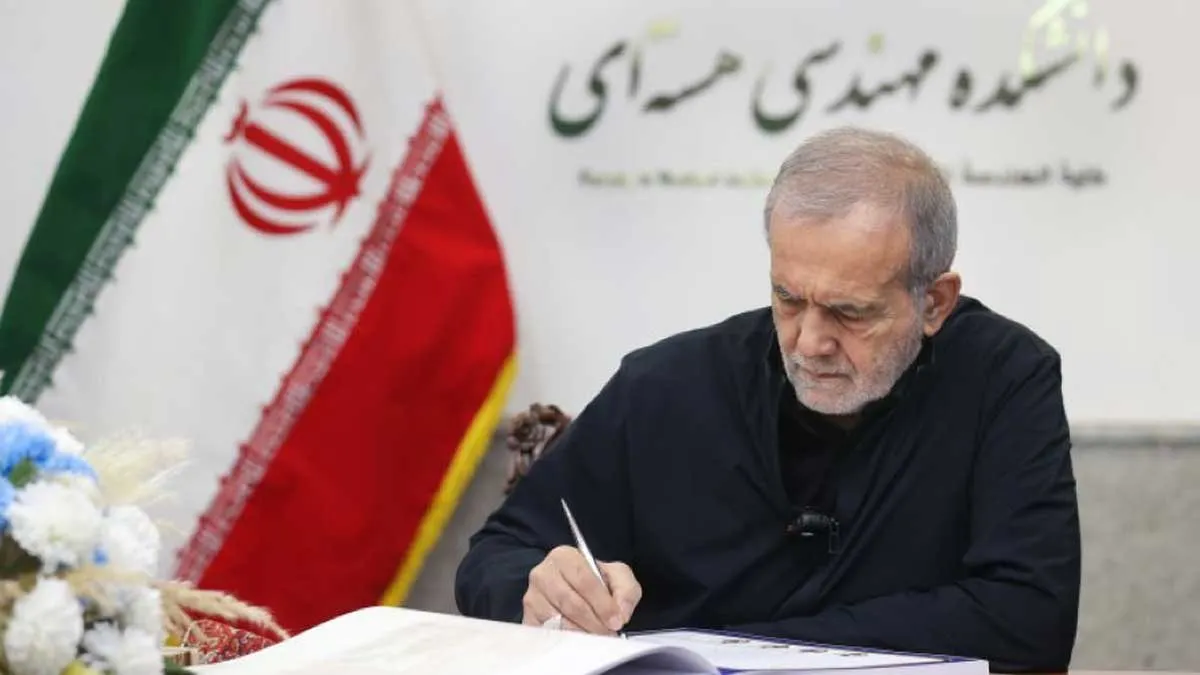 رئیس جمهور در یادمان شهدای دانشمند دانشگاه شهید بهشتی