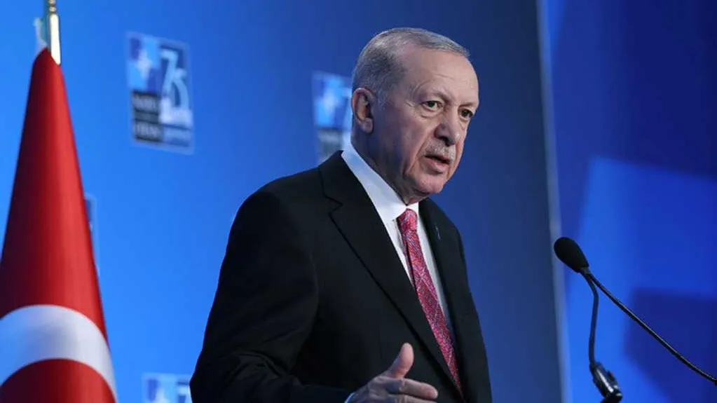 رجب طیب اردوغان در حال ارائه پیام سال نو ۲۰۲۵
