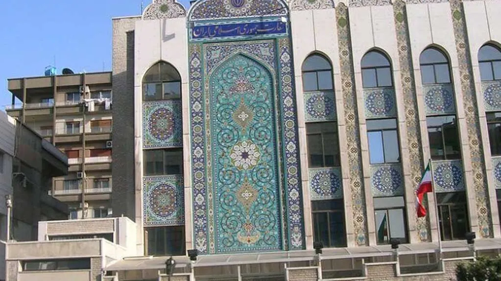تصاویر حمله معارضان مسلح به سفارت ایران در دمشق پس از سقوط حکومت اسد