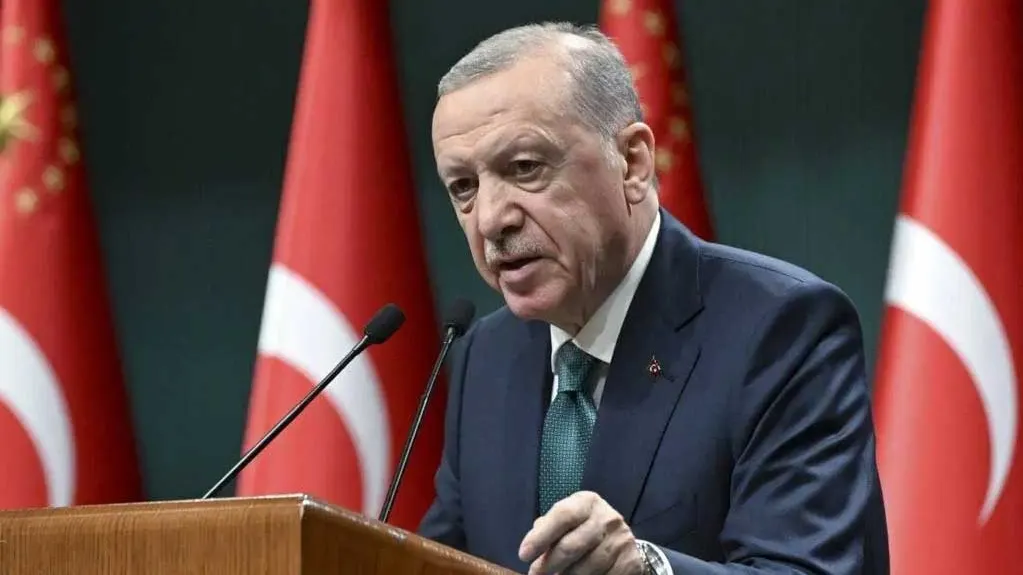 اردوغان در حال سخنرانی درباره سامانه گنبد فولادی در مراسم رونمایی از بالگرد گوکبی