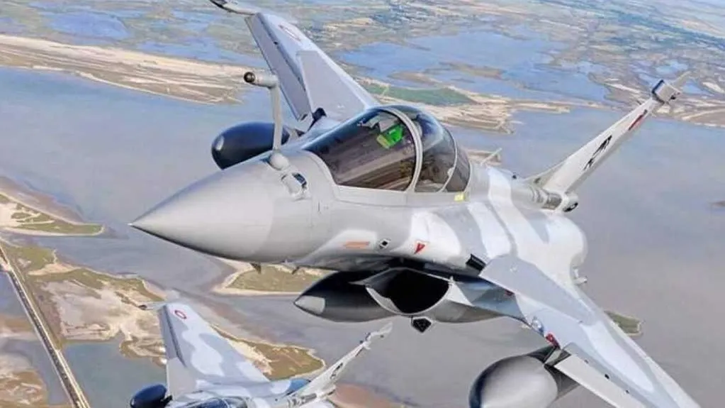 جنگنده میراژ ۲۰۰۰ فرانسه در آسمان اوکراین